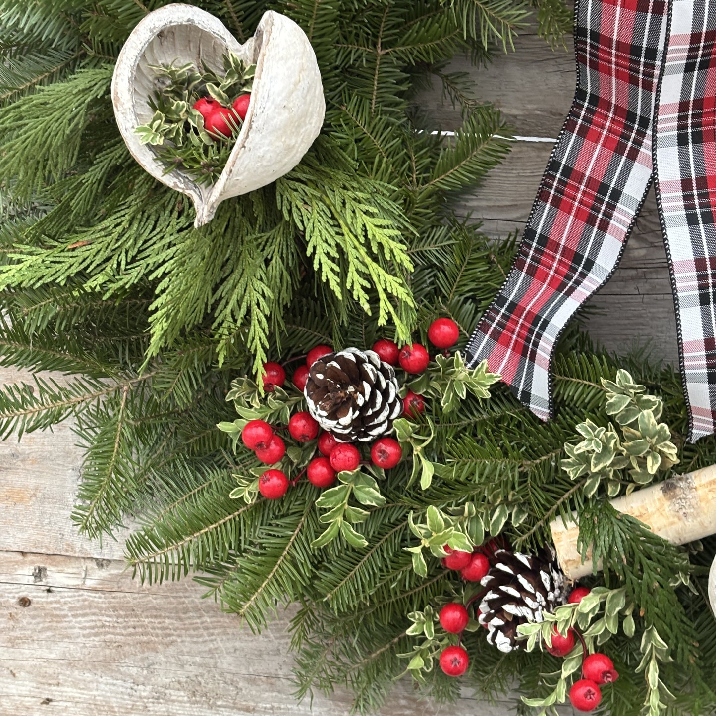 Fresh Wreath 'Yuletide Log'