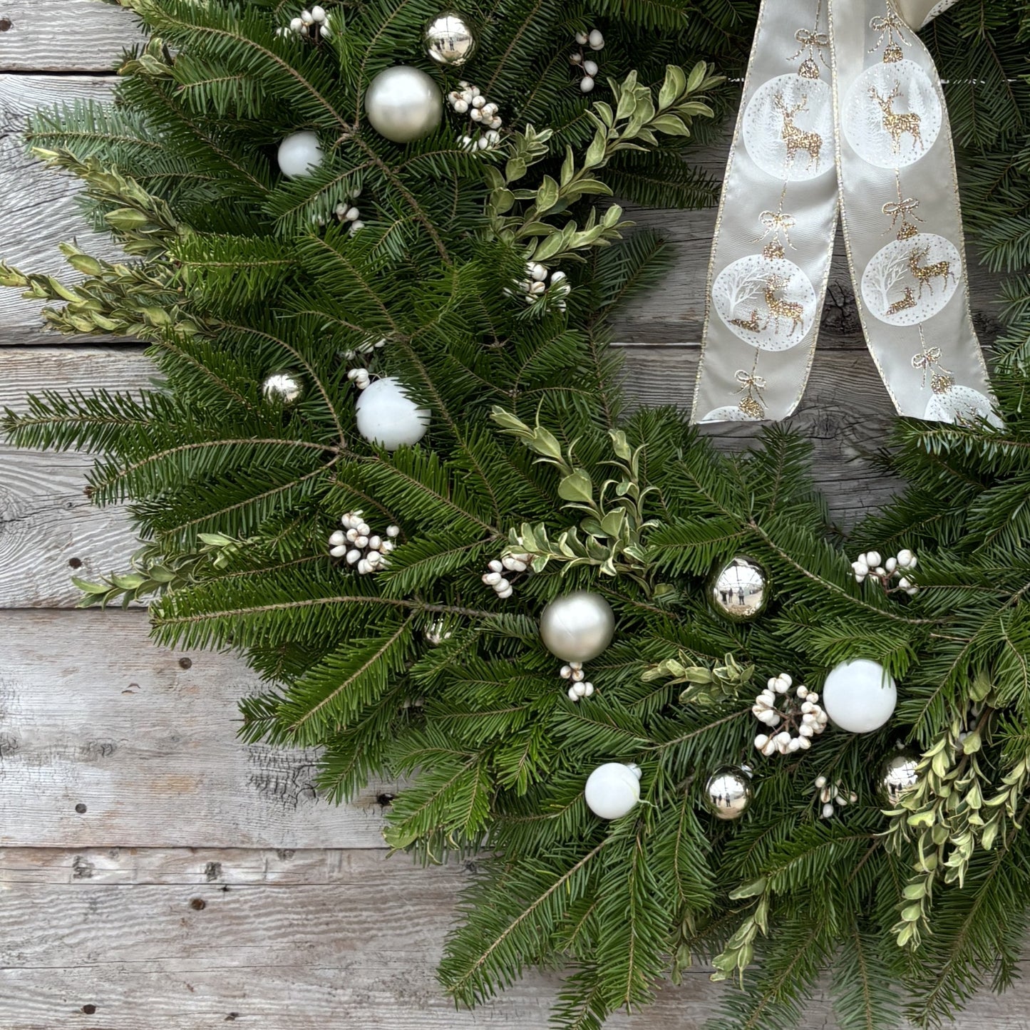 Fresh Wreath 'Champagne Elegance'
