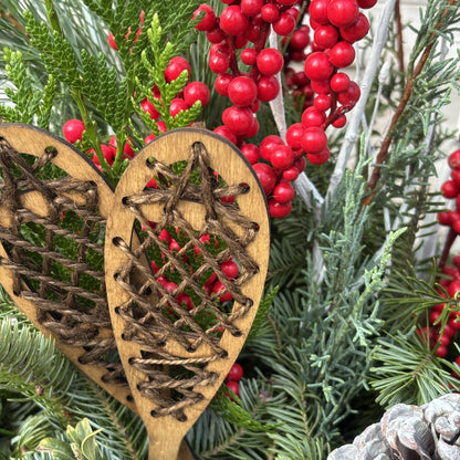 Fresh Christmas Planter 'Snowshoe Season'