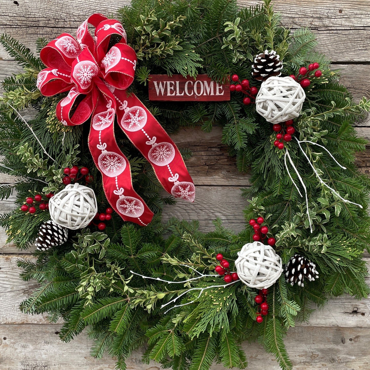 Fresh Wreath 16" 'Welcome Christmas'